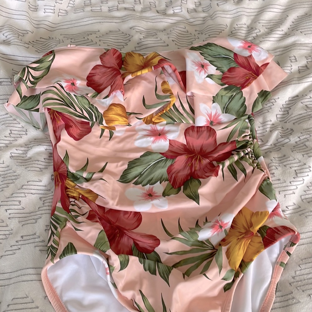 Ruffle top Kona sol one piece